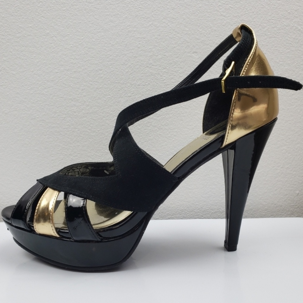 GUESS HEELS BLACK AND GOLD SIZE 8